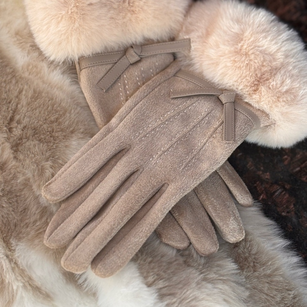 2 Chic Beige Faux-Fur Trim Women's Gloves